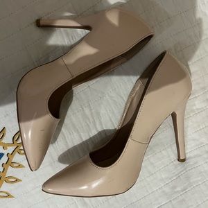 Nude pumps